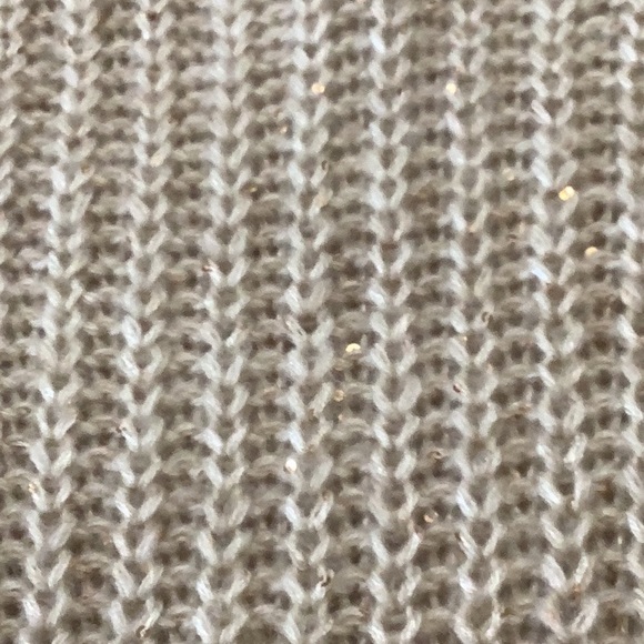 Pretty high low sweater 3/4 sleeve sparkles woven in to the knitting - Picture 3 of 3